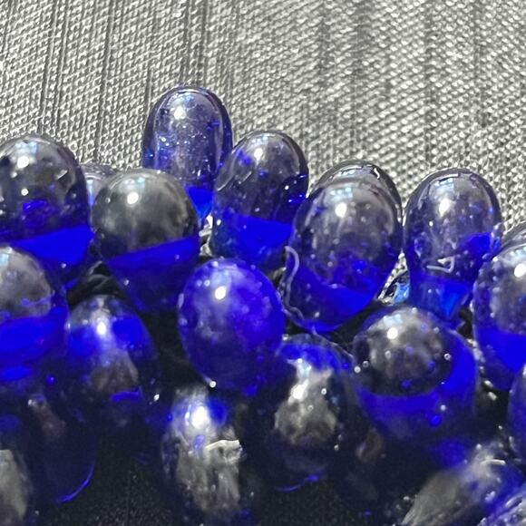 Czech Pressed Glass Teardrop in Royal Blue Stretch Bead Bracelet - Picture 3 of 3